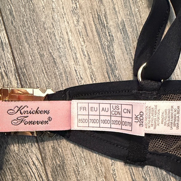 Agent Provocateur Black Bra with Strap Details - Picture 3 of 9